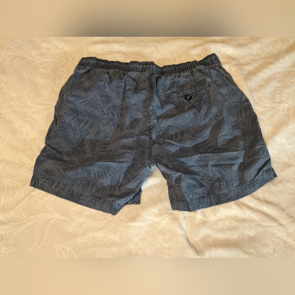 Men's leaf pattern shorts - Picture 2 of 3